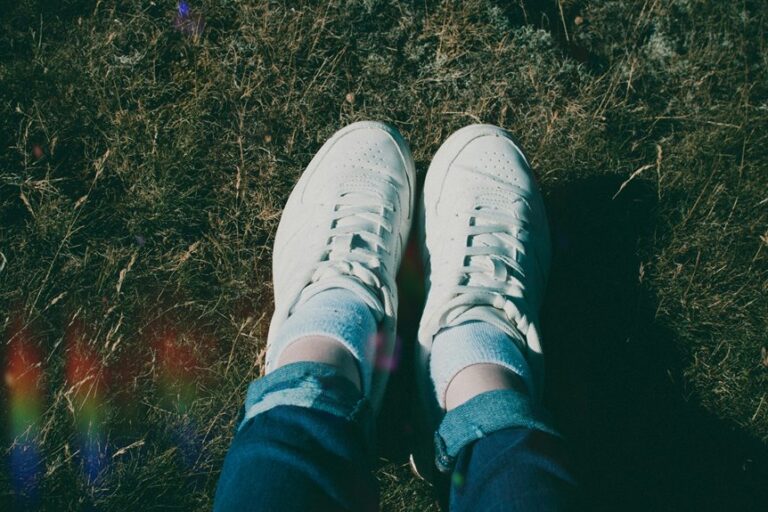 casual shoe options for jeans