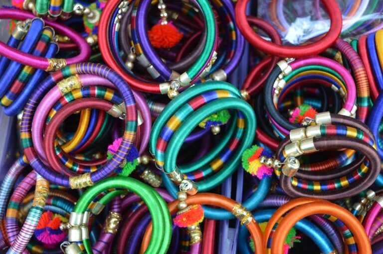 creating handmade jewelry designs