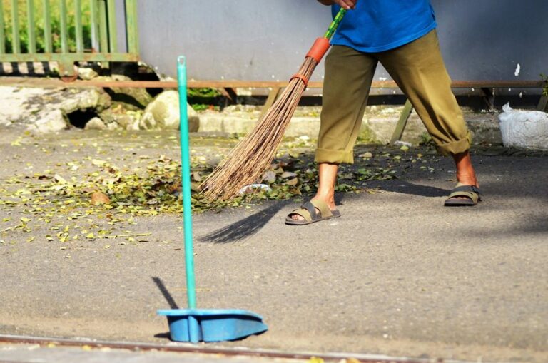 best leaf sweeping broom