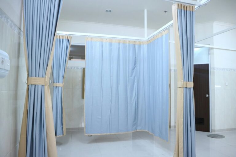 privacy screens or dressing partitions